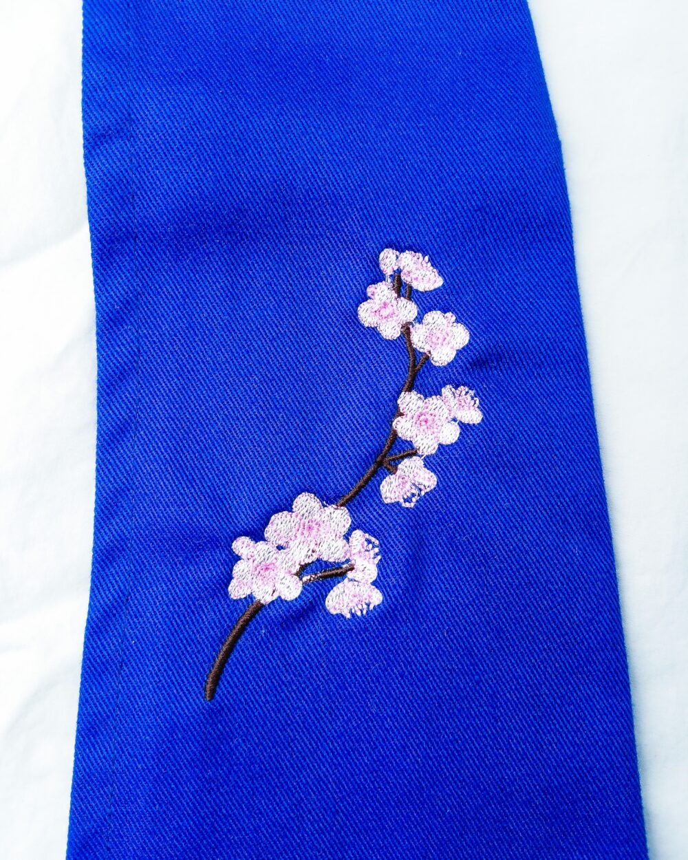 Zafu Bleu Brodé Branche de Sakura – Image 2